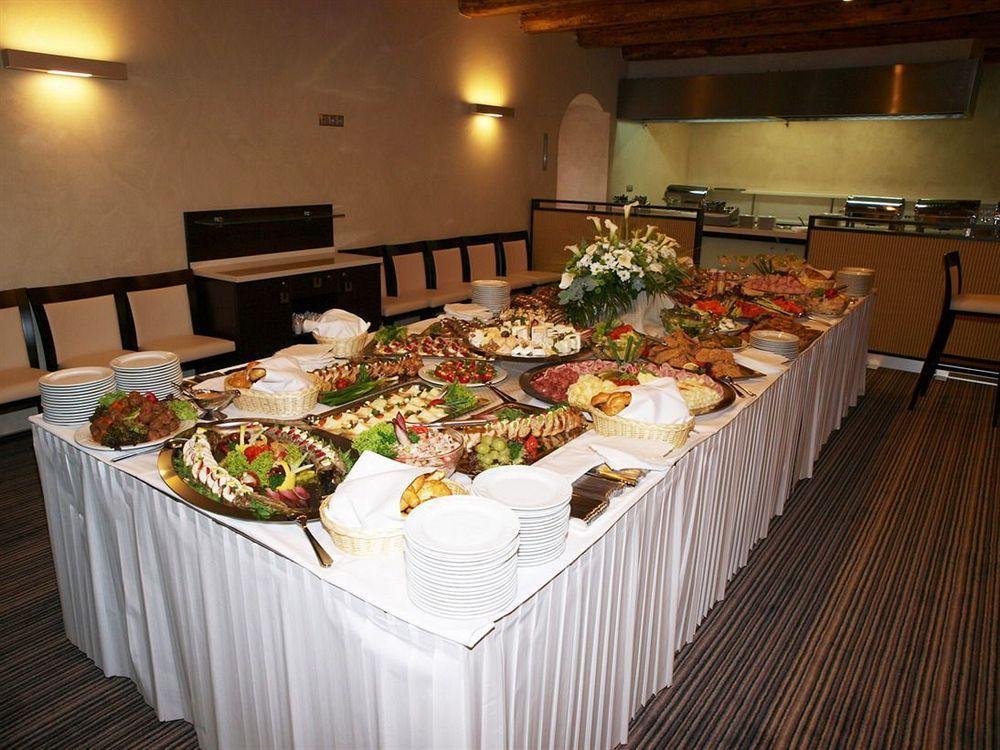 Hotel Budweis ภายนอก รูปภาพ