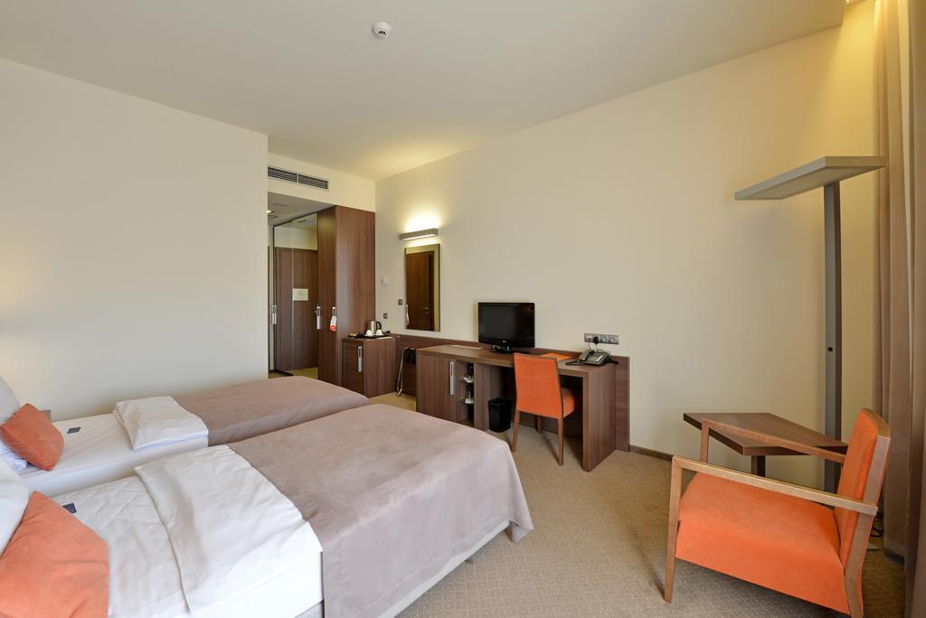 Hotel Budweis ภายนอก รูปภาพ
