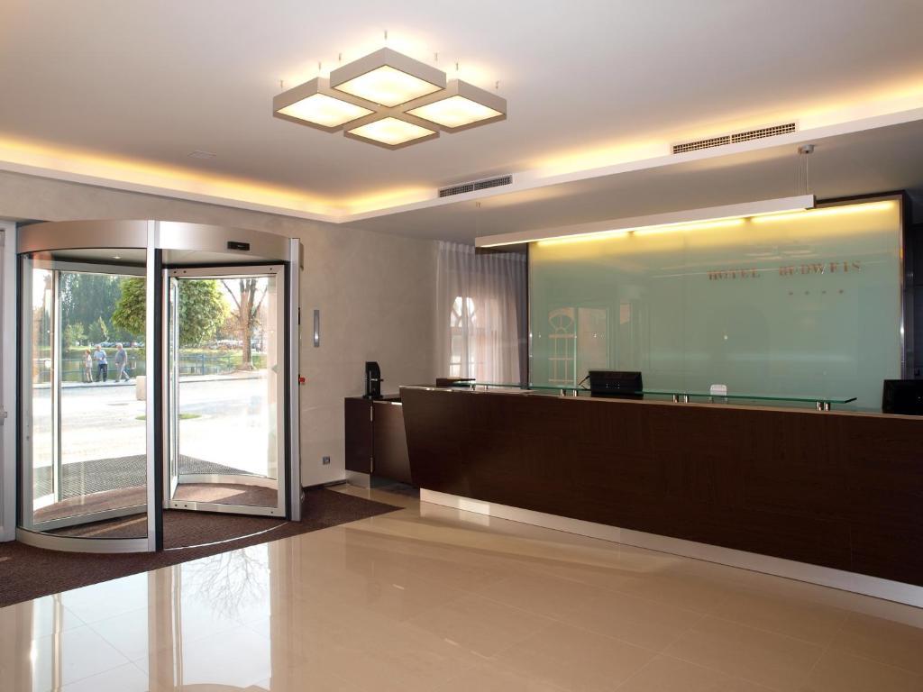 Hotel Budweis ภายนอก รูปภาพ